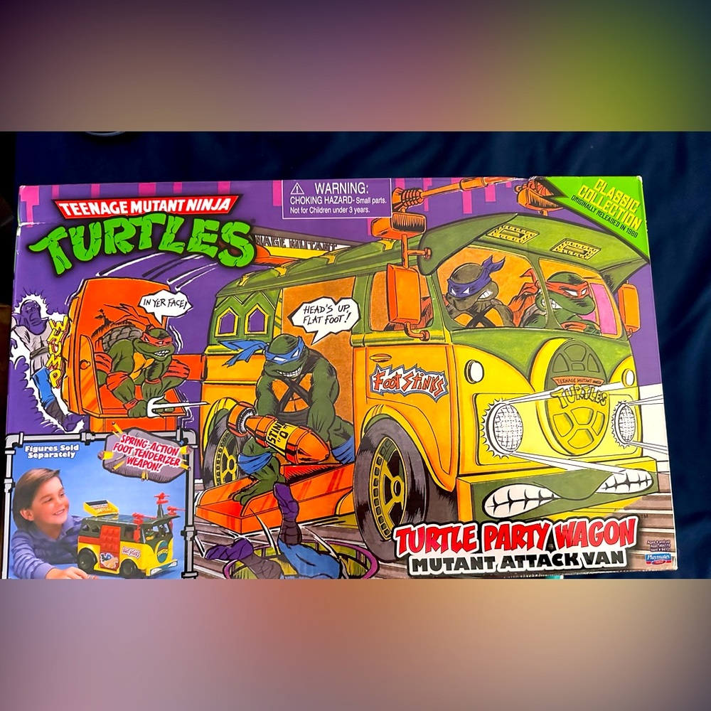 TMNT Party Wagon. 2013 Toys R Us retro collection. New, never open